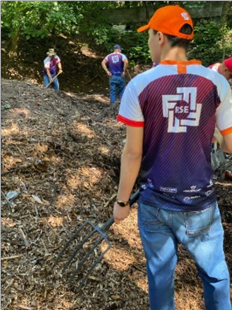 Imágenes de voluntarios
en el Cerro Juana Lainez