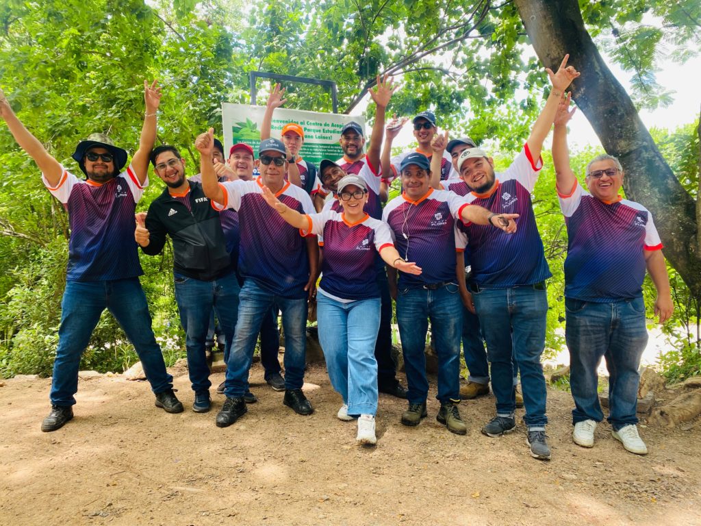 Imágenes de voluntarios en
el Cerro Juana Lainez